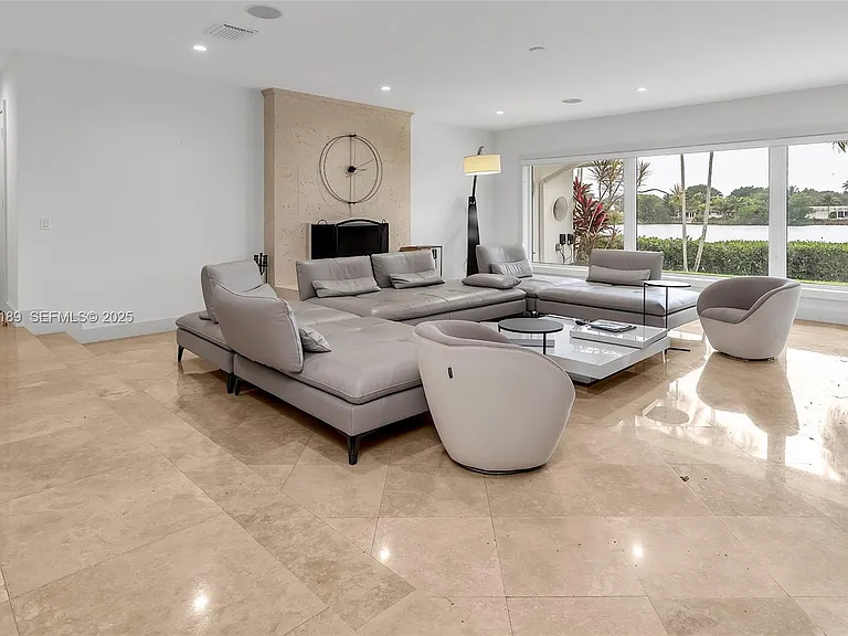 415 Rovino Ave — Photo 30