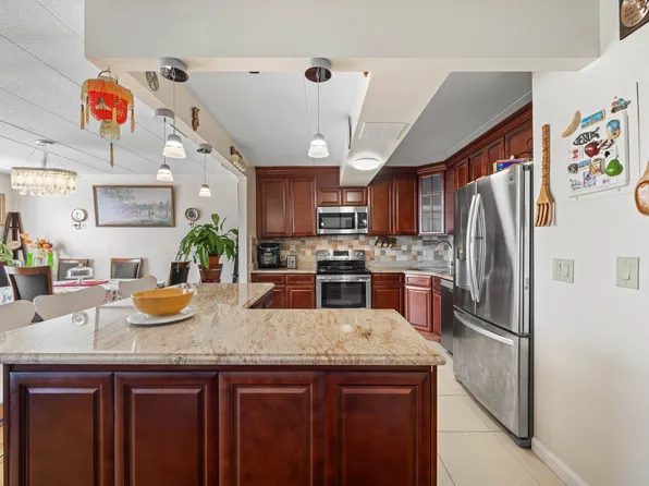 108-15 Sea View Avenue image 11 of 18