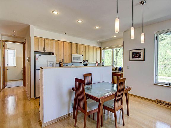 5th image of 1931 N Pierce St #16