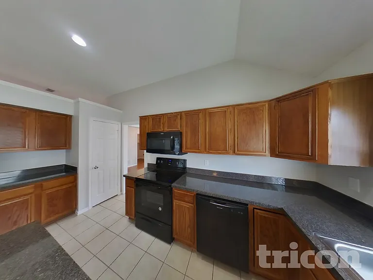 8021 Ashridge Rd — Photo 7