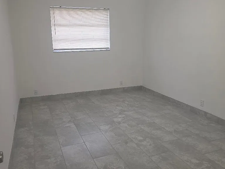 3640 NE 1st Ave #3 — Photo 7