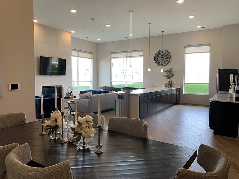 460 N White River Parkway West Dr — Photo 12