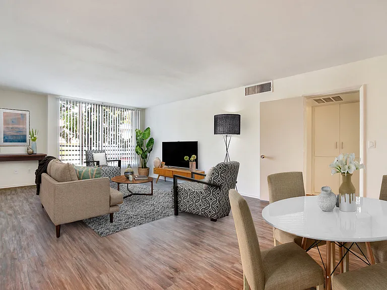 Mammoth Park Towers — Photo 15