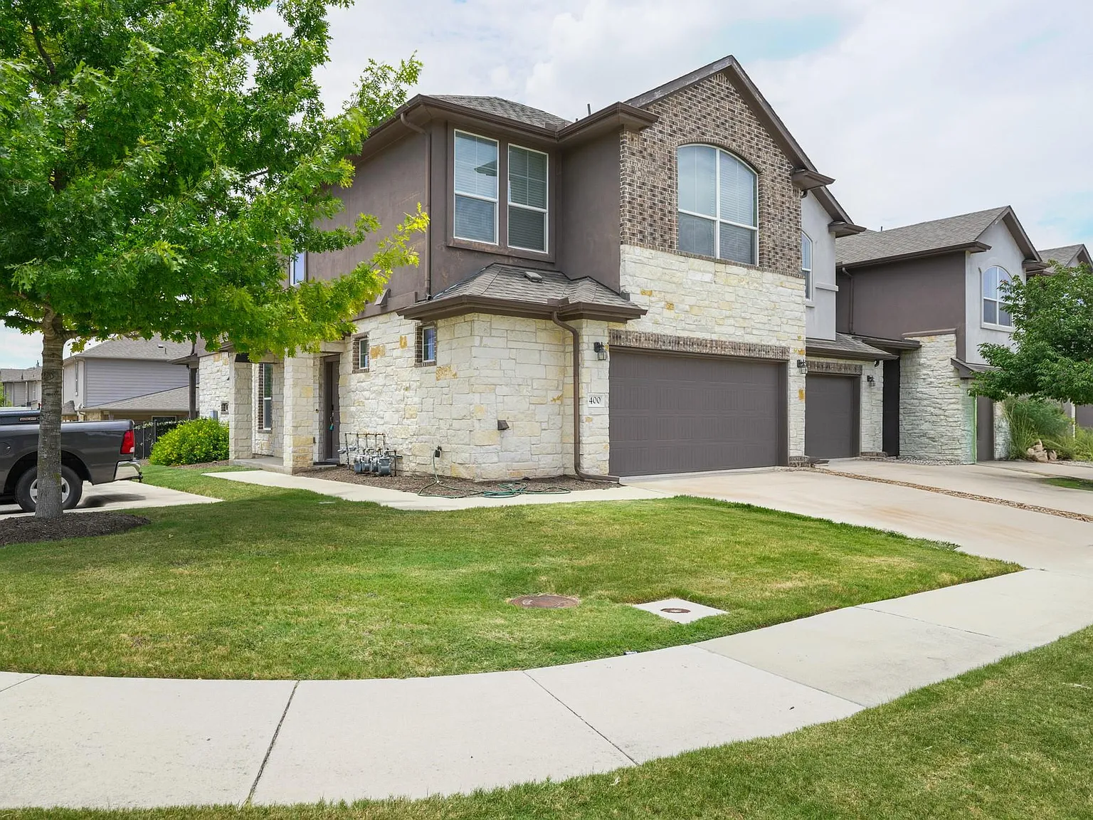 4 bed, 2.5 bath, 1956 sqft, $1,875 — Photo 1