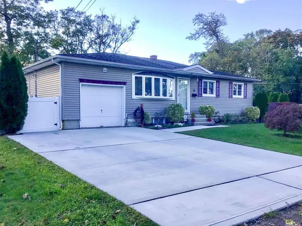 25 Rossmore Avenue, Central Islip, NY 11722