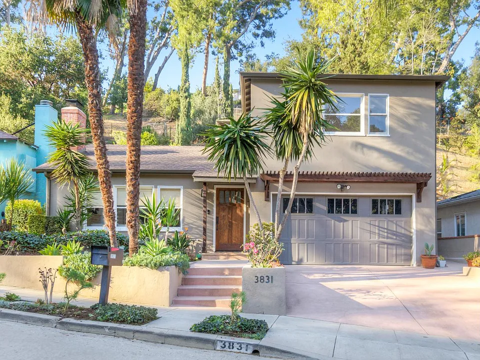 3831 Broadlawn Dr