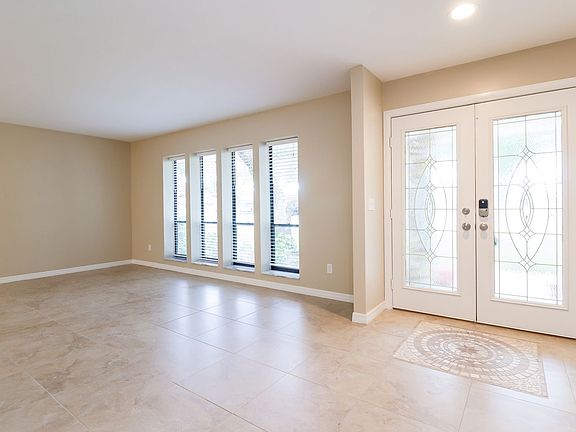 5th image of 218 W Cottesmore Cir