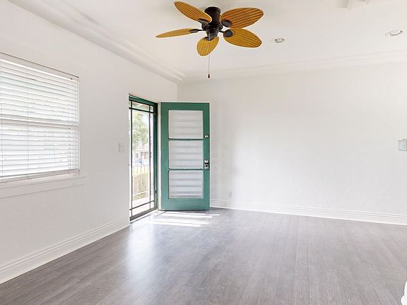 4th image of 215 D Ave APT G