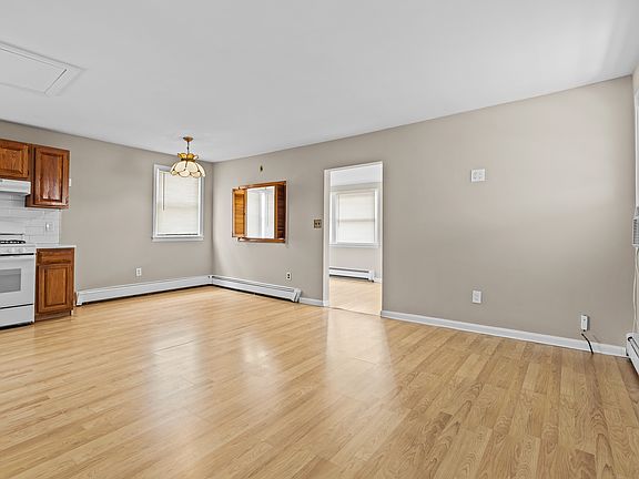 5th image of 43 Virginia Ave