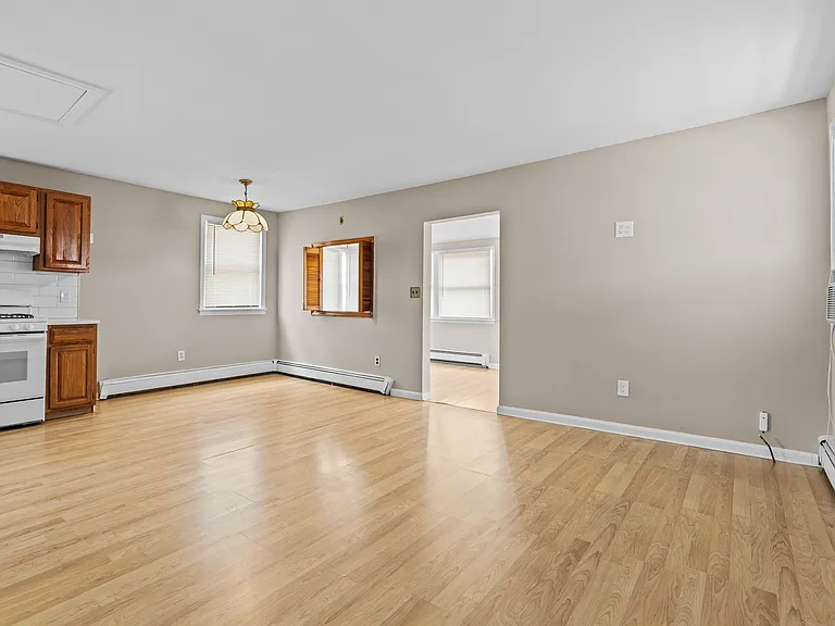 43 Virginia Ave — Photo 5