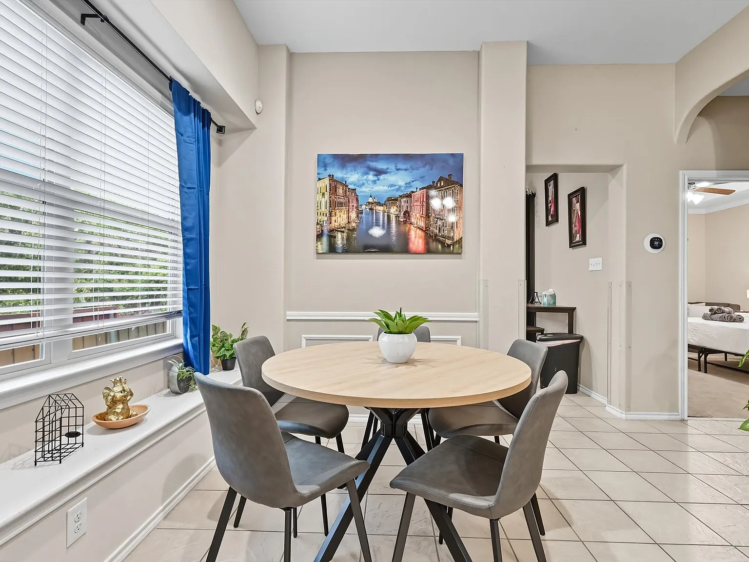 5 bed, 1818 sqft, $8,200 — Photo 4