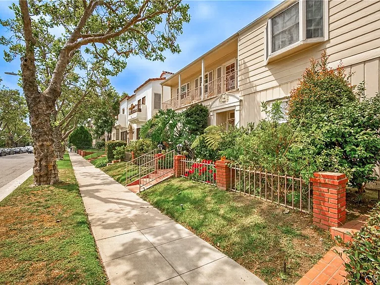 135 S Canon Dr — Photo 13
