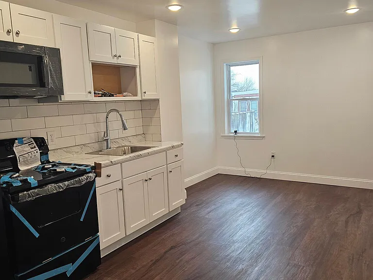 526 Main St #2 — Photo 4