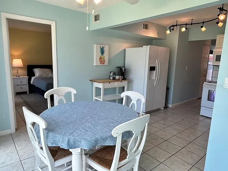 5095 Bay St NE #111 — Photo 5