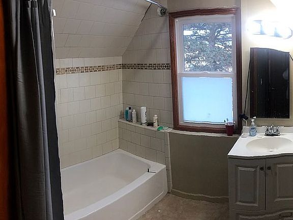 3rd image of 1211 N Park St