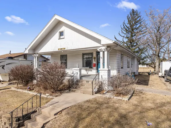 117 Parkington Dr, Muscatine, IA 52761