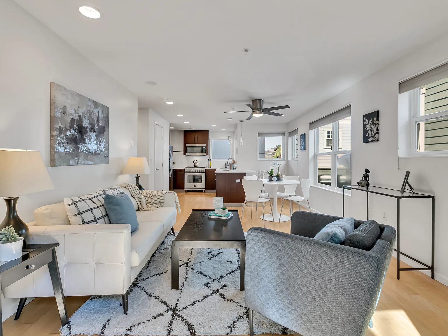 3 bed, 2.5 bath, 1490 sqft, $3,695 — Photo 4