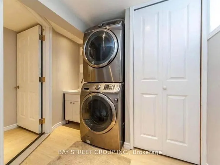 57 Medway Cres #UPPER FLOOR — Photo 13