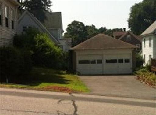 4th image of 33 Greenwood St
