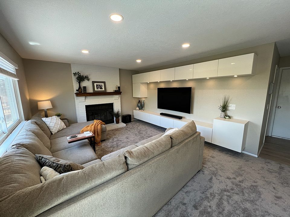 Living room with gas fireplace