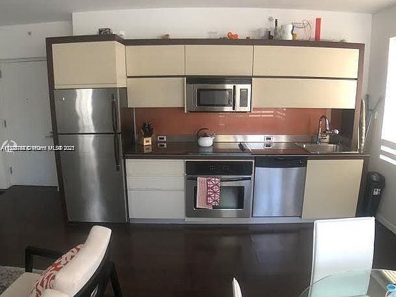 2nd image of 435 21st St #219