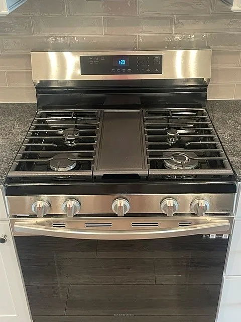 2 bed, 884 sqft, $2,275 — Photo 2