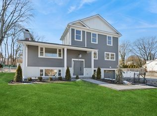 18 Rock Ridge Dr, Rye Brook, NY 10573