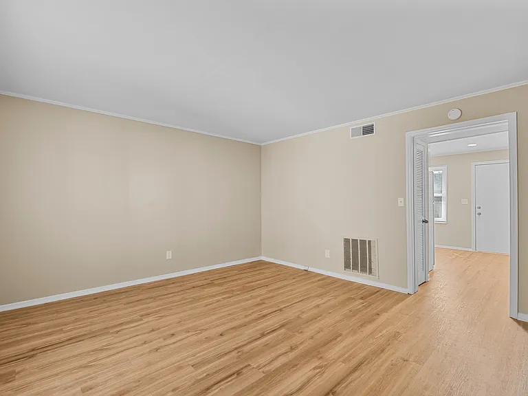 1624 Spring Garden St — Photo 2