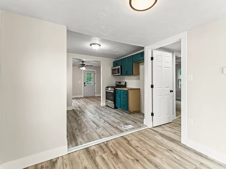 1021 S Maple Ave — Photo 29