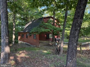 692 Plum Tree Ln, Berkeley Springs, WV 25411