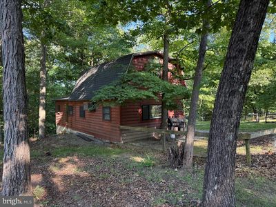 692 Plum Tree Ln, Berkeley Springs, WV 25411