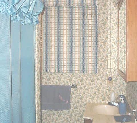 2nd image of 1994 Lakeview Dr E
