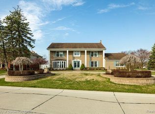 36177 Old Homestead Dr, Farmington Hills, MI 48335