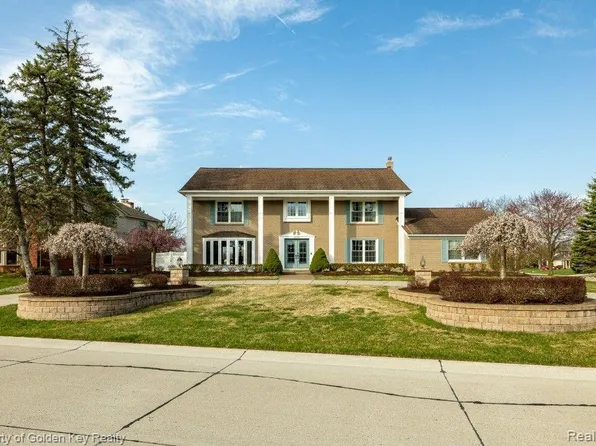 36177 Old Homestead Dr, Farmington Hills, MI 48335