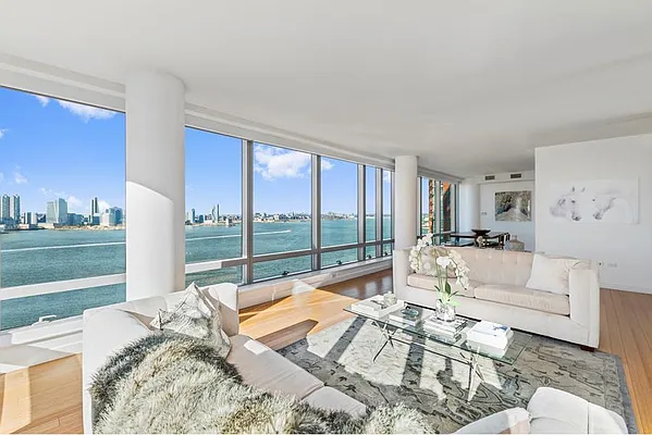 Sold by R New York | media 18