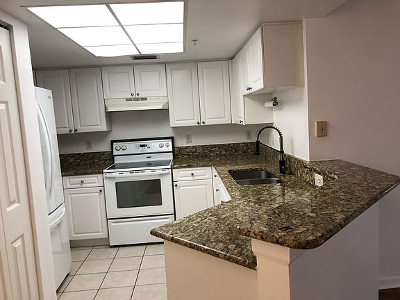 5th image of 1100 Crestwood Ct S APT 1101