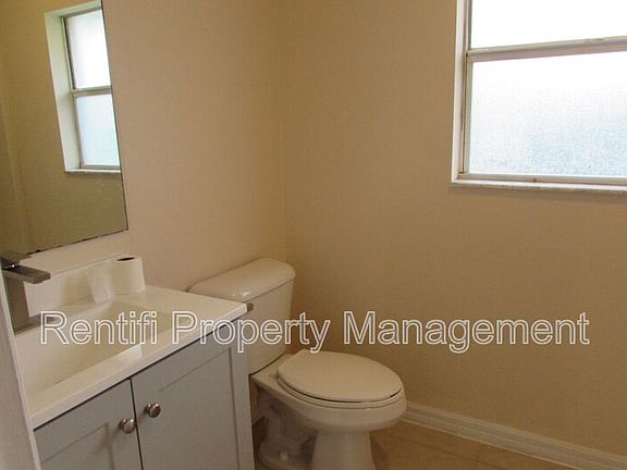 3rd image of 1562 Gilbert Ave S