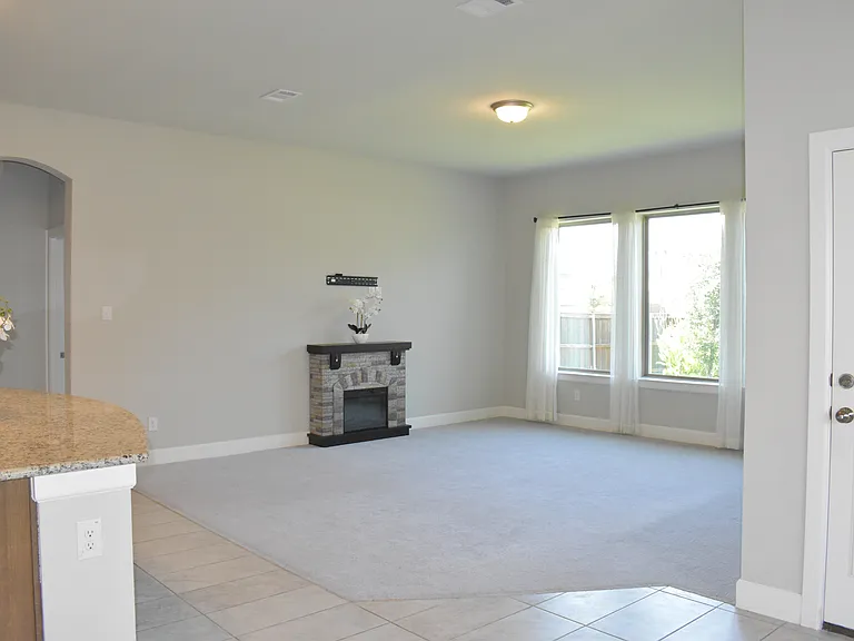 2900 Bluff Creek Dr — Photo 8