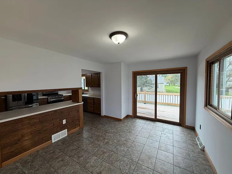 1508 E Becker Rd — Photo 4