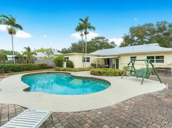 2430 Hope Lane E, Palm Beach Gardens, FL 33410