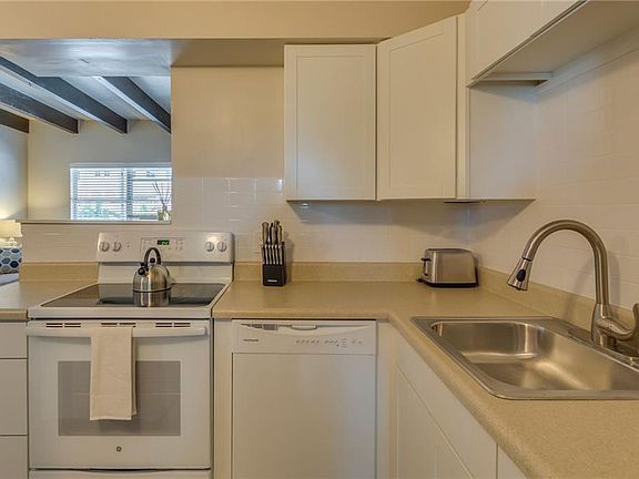 4th image of 61 Baymont St #D