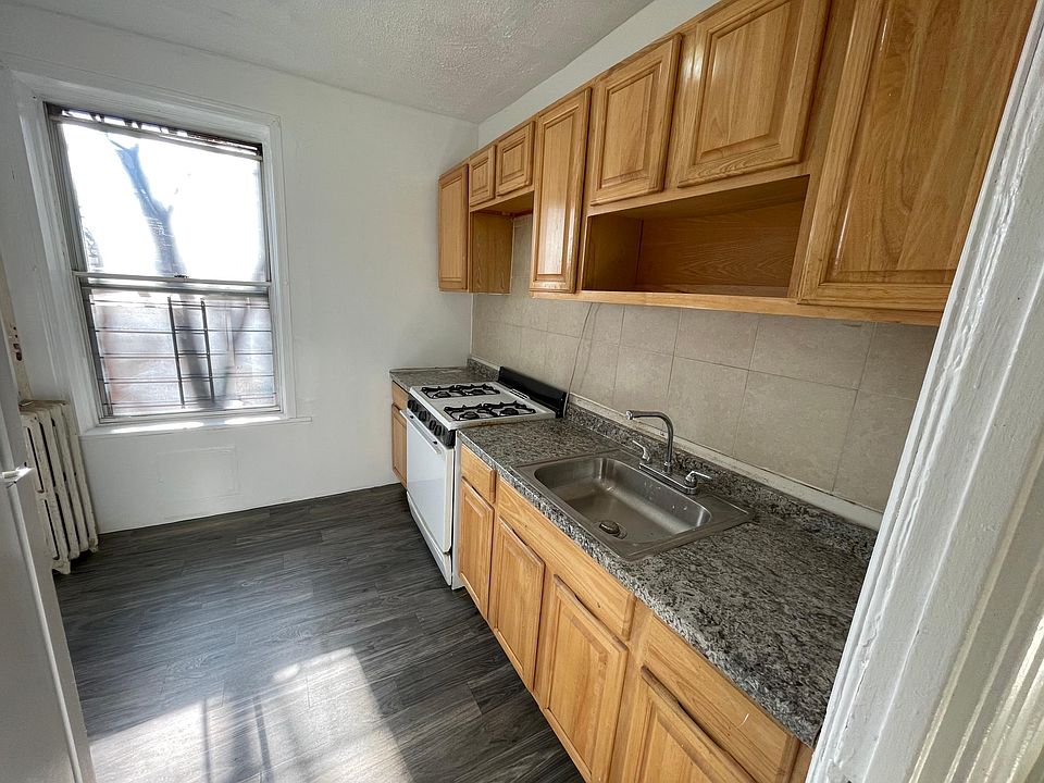 1st image of 9117 172nd St #D2