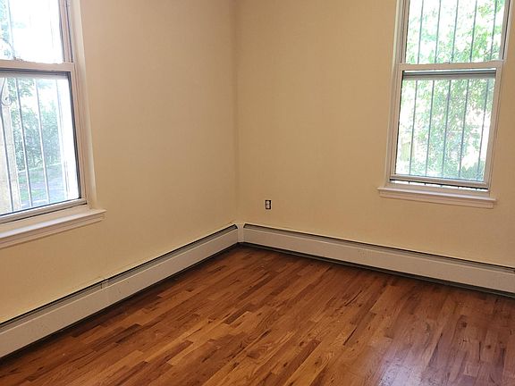 2nd image of 821 E 223rd St APT 1