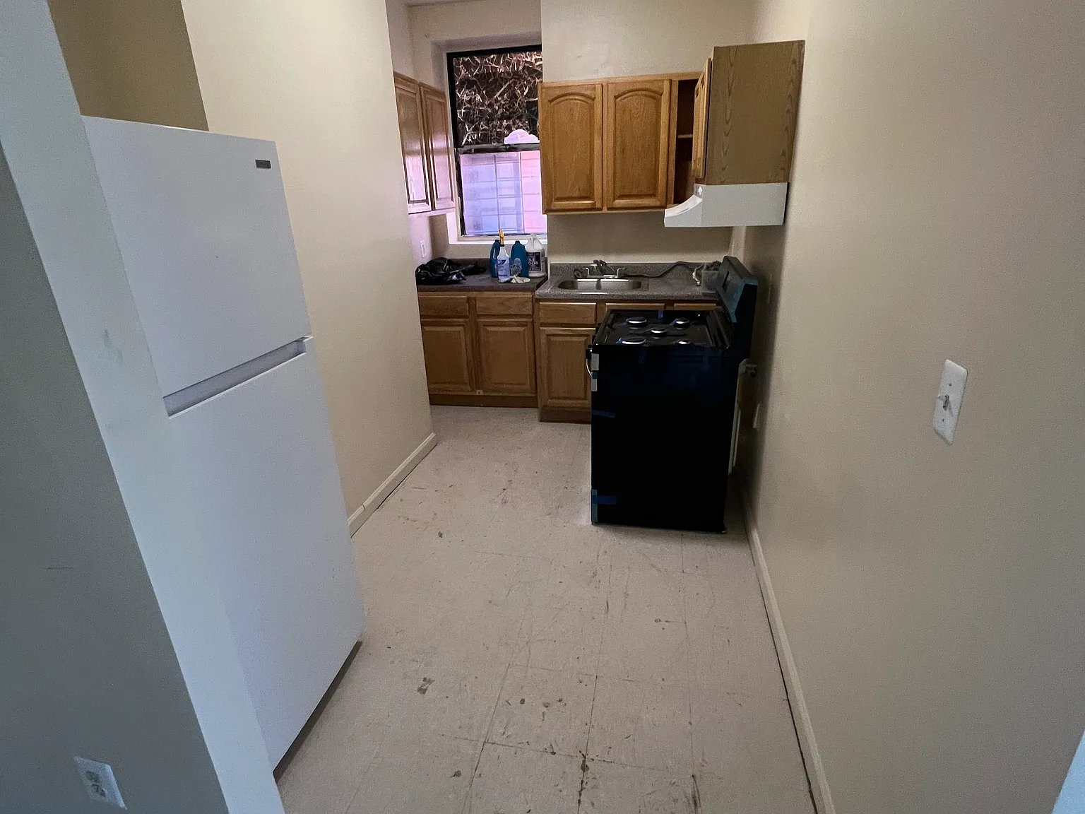 3 bed, 750 sqft, $2,995 — Photo 2