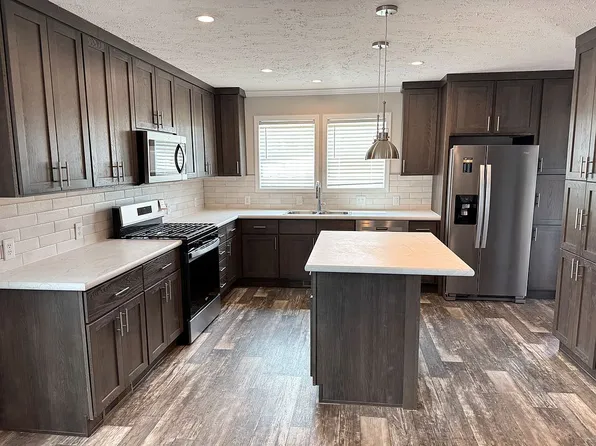 13235 Nashville Ln, Hartland, MI 48353