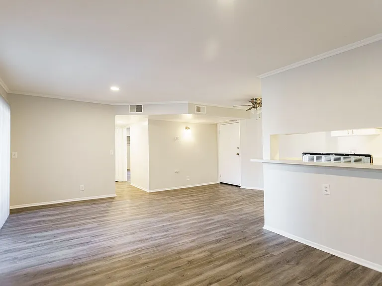 6310 Sylmar Ave — Photo 24