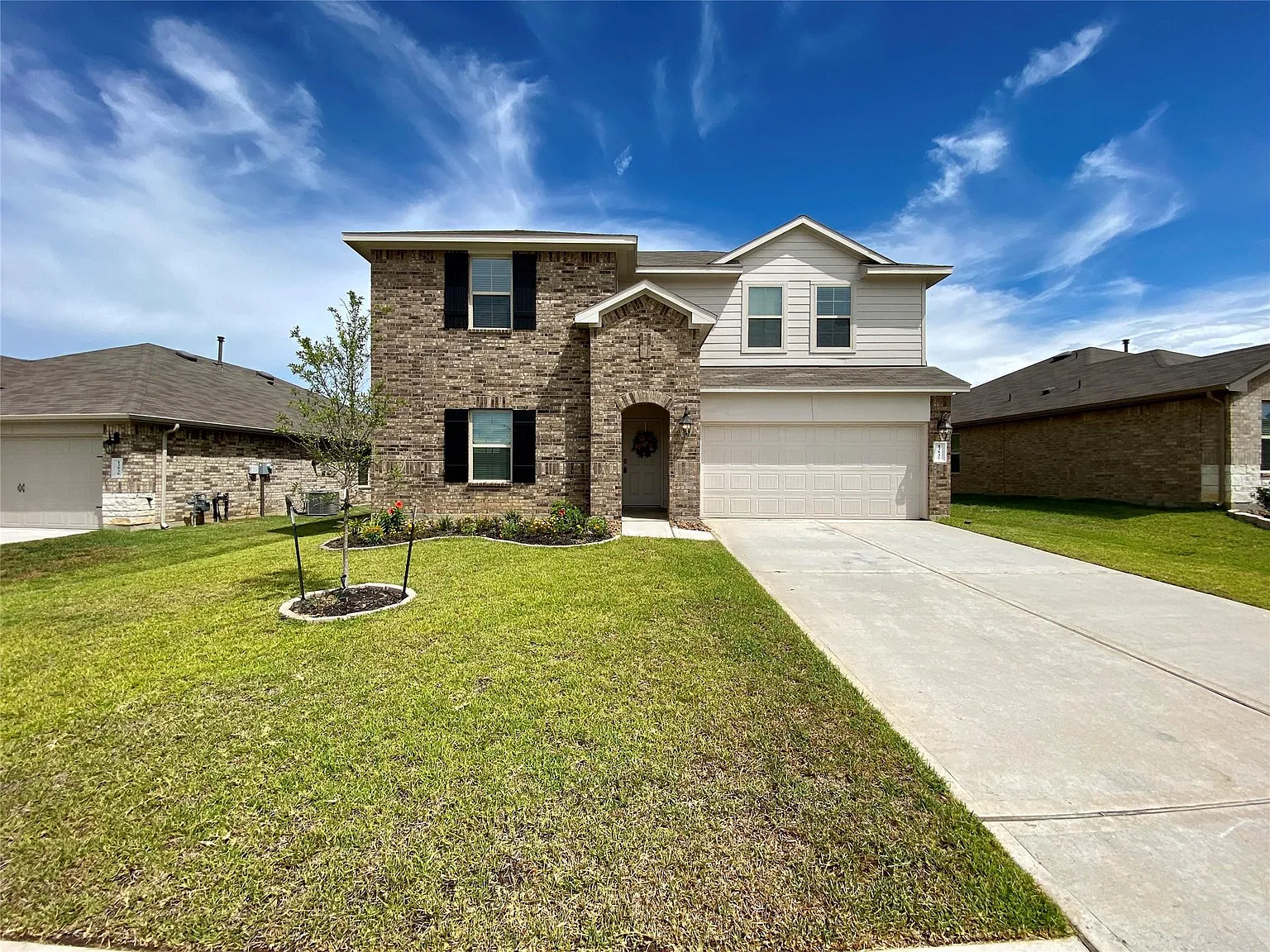 4 bed, 2.5 bath, 2670 sqft, $2,445 — Photo 2