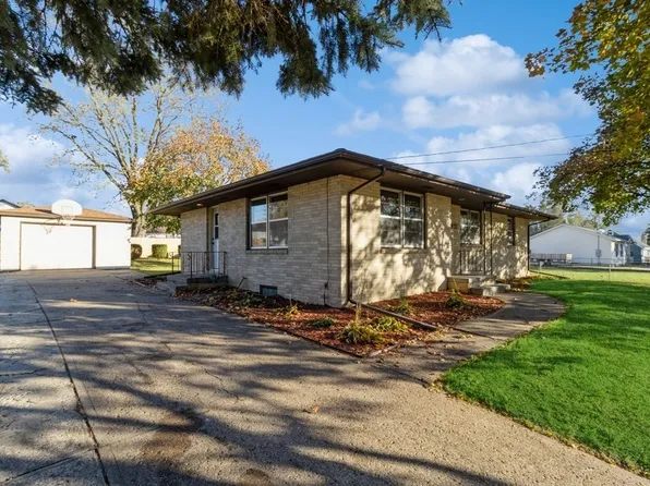 2501 E 40th St, Des Moines, IA 50317