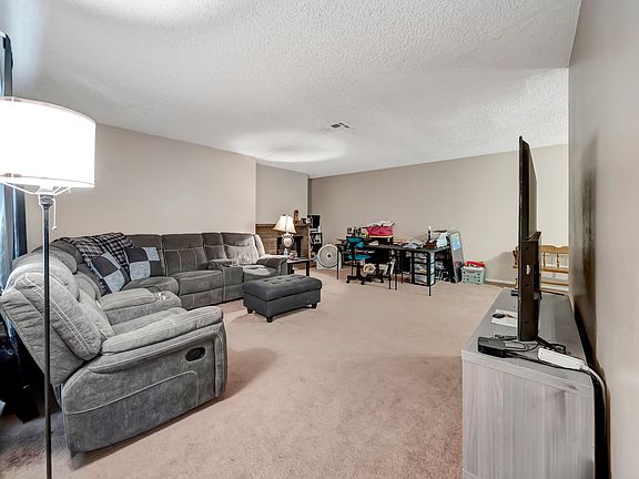5th image of 1551 W Avenue L Unit 6