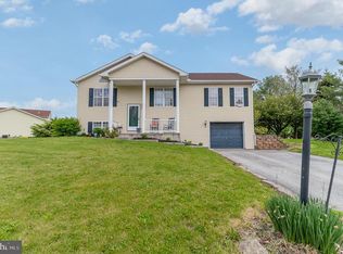 40 Curtis Dr, New Oxford, PA 17350